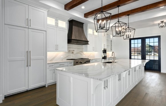 copper-homes-homebuilder-in-anthem-reserve-white-shaker-kitchen.jpg